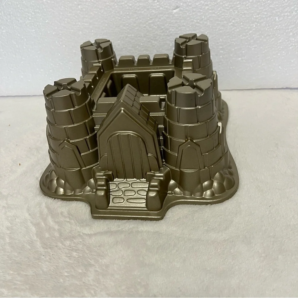 Nordic Ware 3-D Sandcastle Baking Pan Bundt Cake Mold Castle